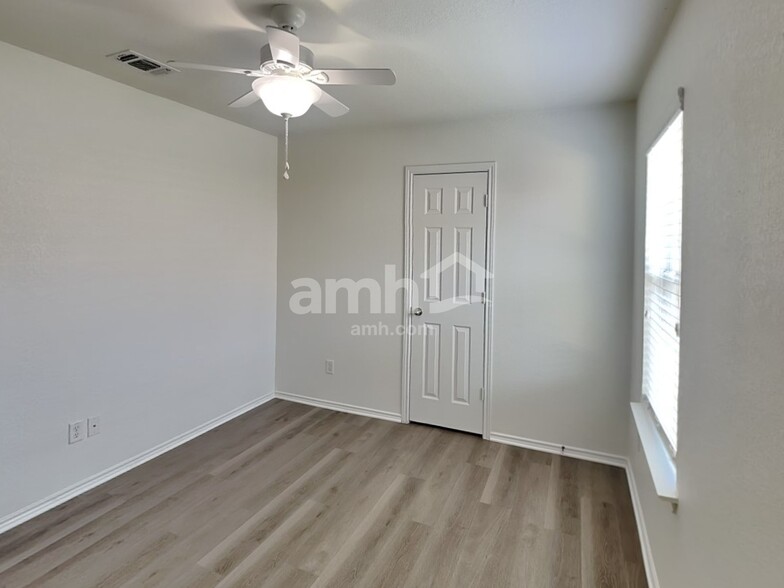 Building Photo - 132 Harness Ln
