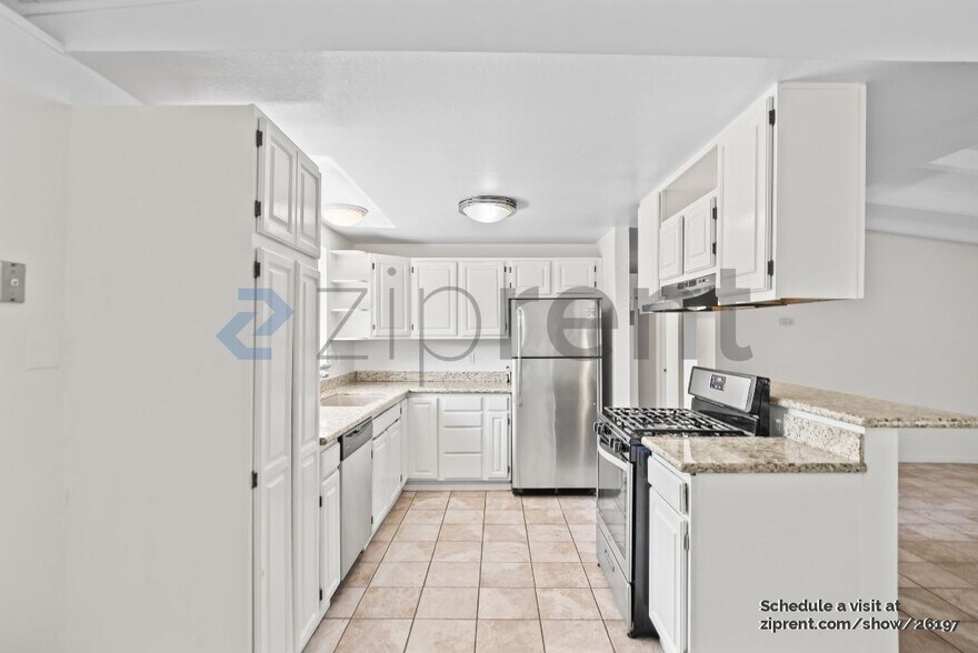 Building Photo - 499 Pebble Dr
