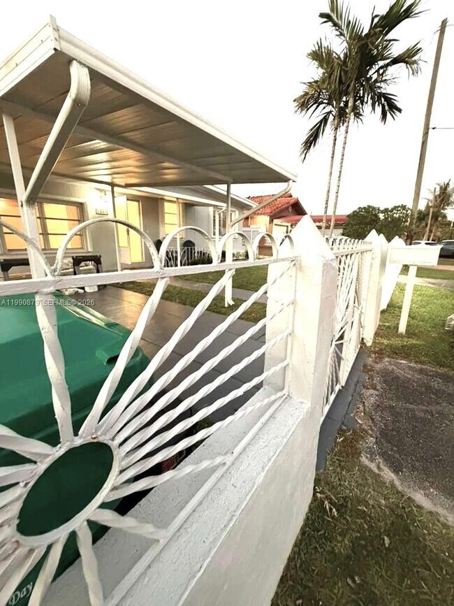 Building Photo - 6339 SW 32nd St