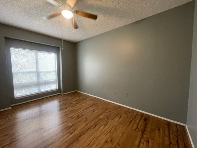Building Photo - 10110 Winsford Oak Blvd