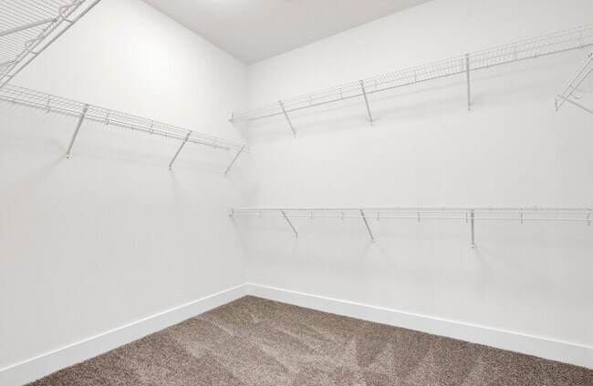 Building Photo - 12556 Gross Pointe Dr