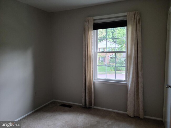 Building Photo - 2512 Deepford Dr