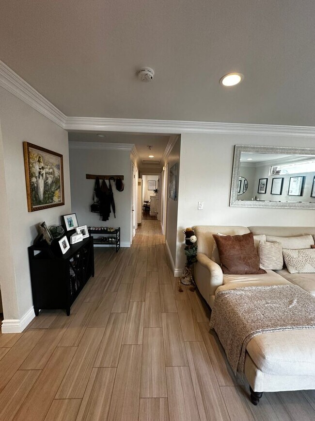 Building Photo - Gorgeous 3-Bedroom 2 bath Home with Pool A...