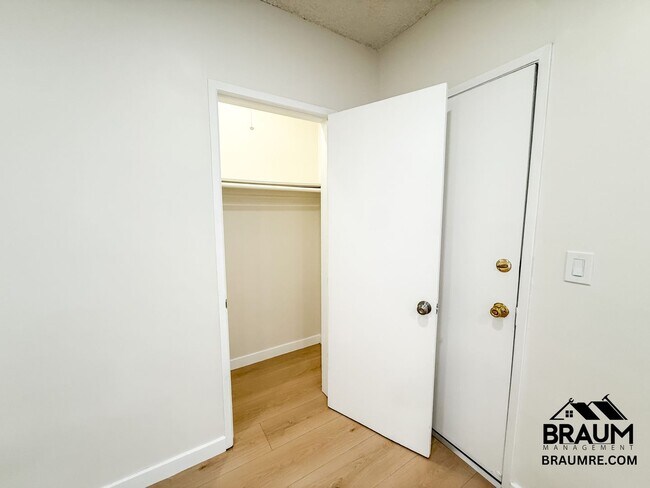 Building Photo - 13115 Oxnard St