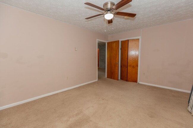 Building Photo - 4 Bed, 2.5 Bath Single Family Home in Winc...
