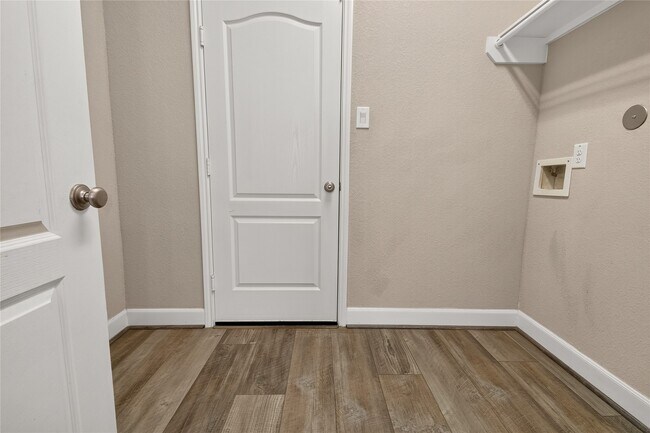 Building Photo - 10214 Pinewood Fox Dr