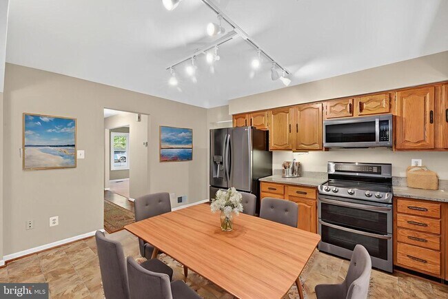 Building Photo - 8537 Hooes Rd