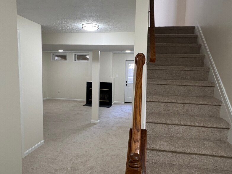 Building Photo - 2136 Riding Crop Way
