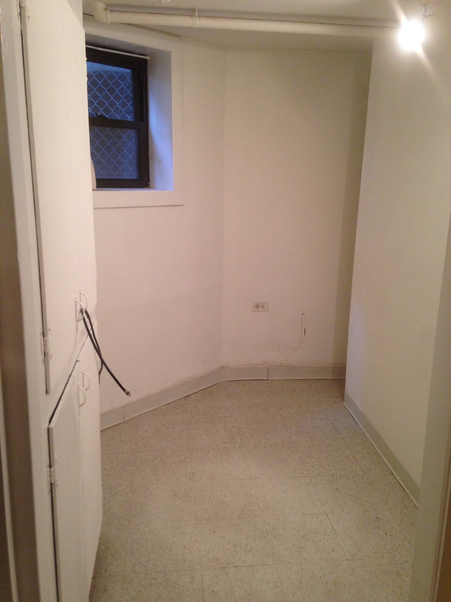 bonus room - twin - 1233 W Newport Ave