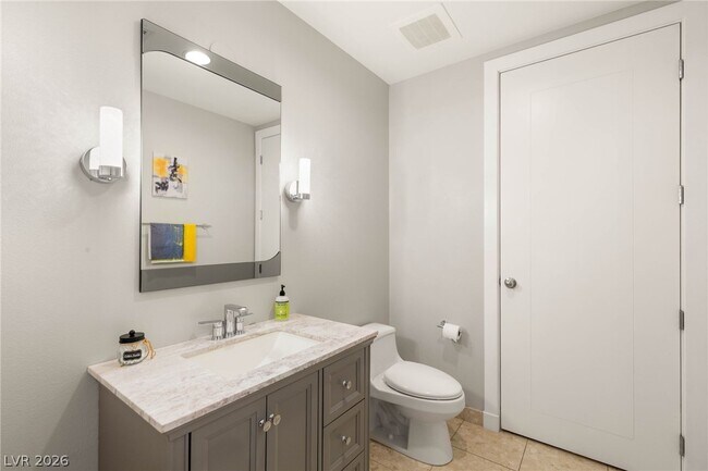 Building Photo - 4575 Dean Martin Dr