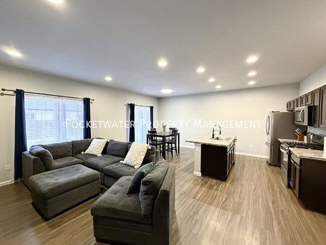 Building Photo - 1115 Sherman Dr