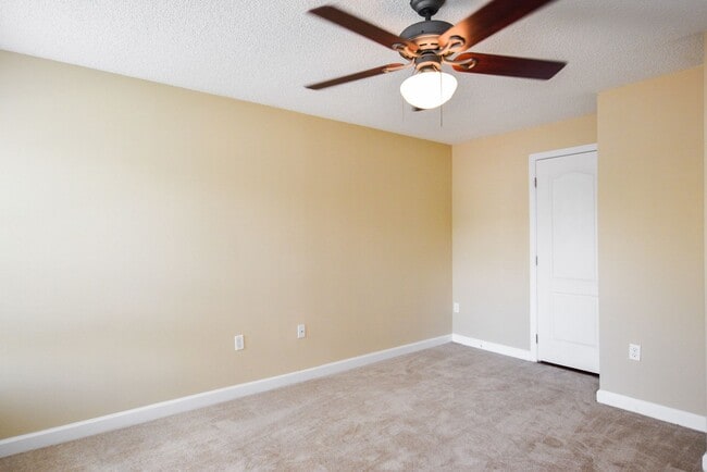 Building Photo - Beautiful 3 Bed 2 Bath WITH BONUS ROOM for...