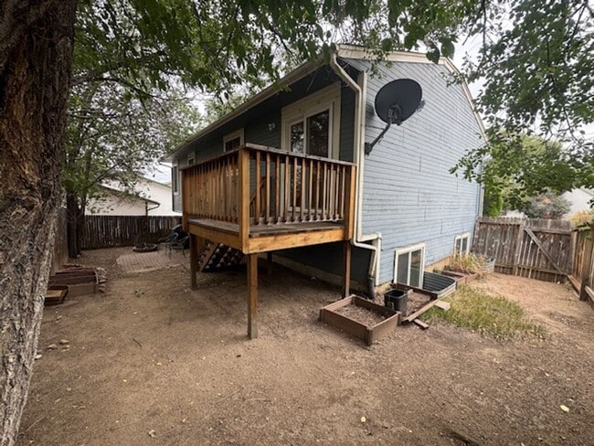 Building Photo - 4BD HOME with 2-CAR GARAGE close to Downtown Col Spgs! - Security Deposit Waiver Available