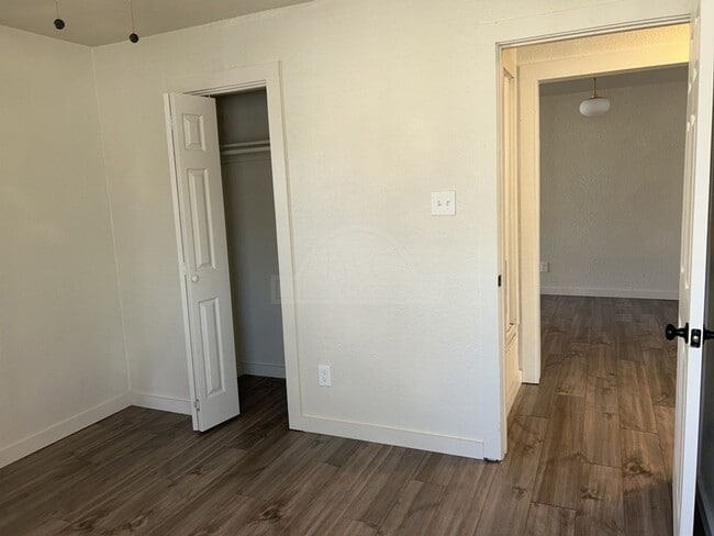 Building Photo - 1702 Alamo Ave