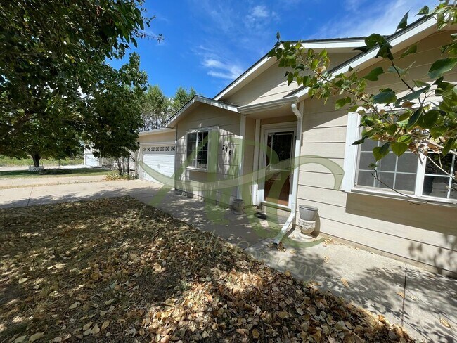 Building Photo - 746 S Legend Ln