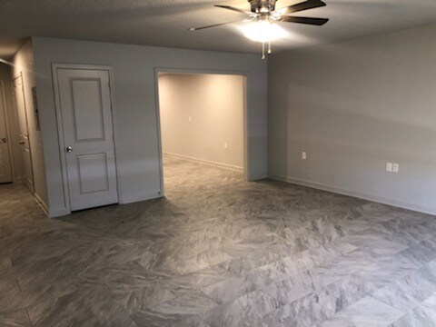 Building Photo - 100 Pine Cir