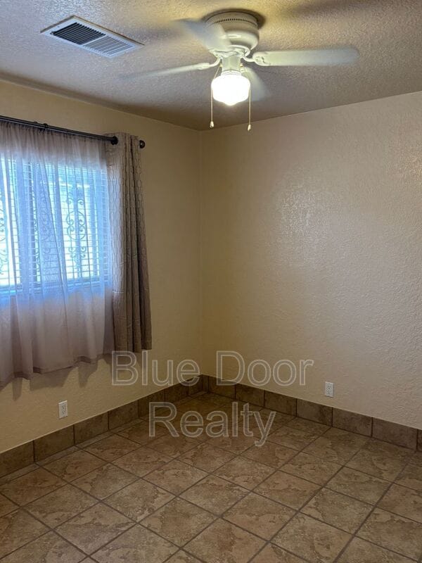 Building Photo - 801 Ortiz Dr SE