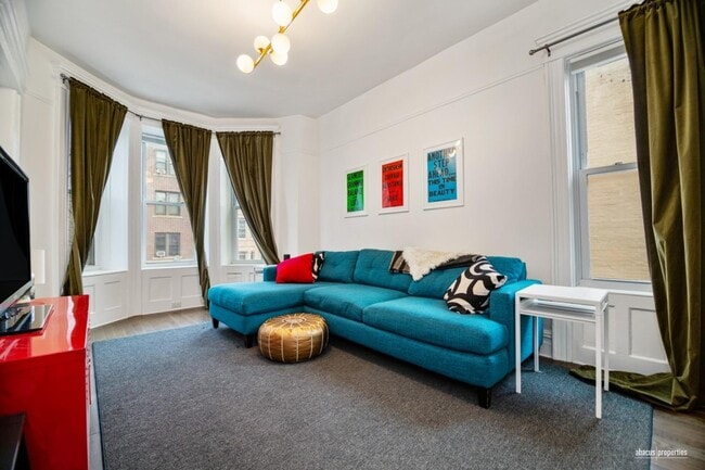 Building Photo - 2+ Bedroom with Private Deck