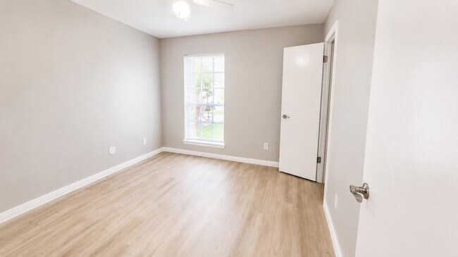 Building Photo - 22131 Pearl Lake Dr