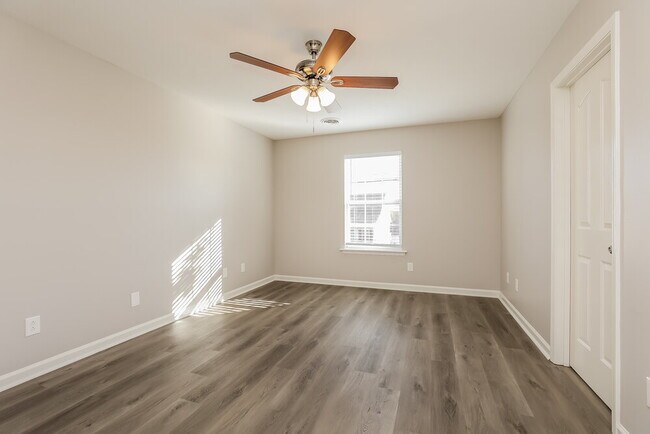 Building Photo - 3033 Ace Wintermeyer Dr