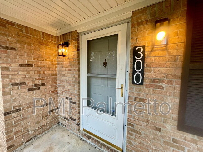 Building Photo - 300 Quincannon Rd