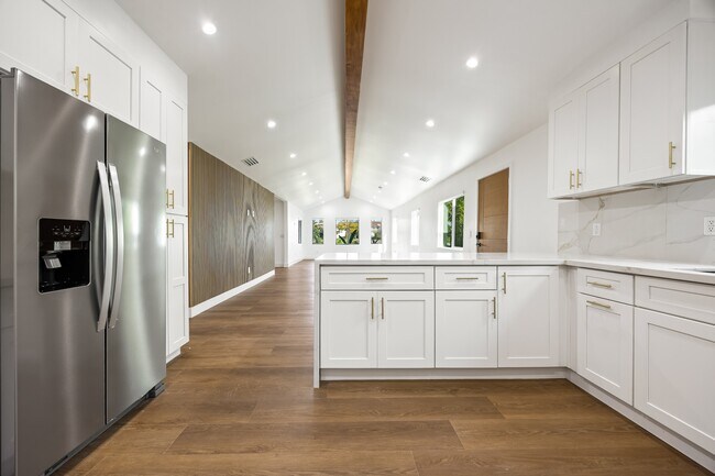 Building Photo - 212 W 64th St