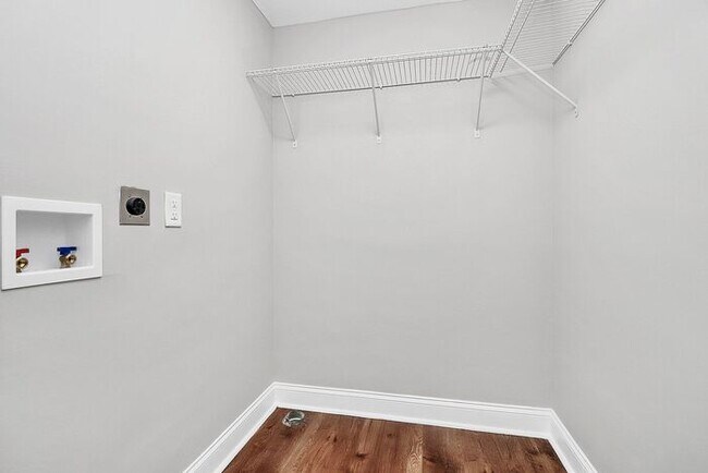 Building Photo - Beautifully Renovated 3BD/1BA Ranch in Seneca Park!