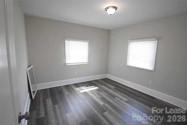 Building Photo - 508 E Webb St