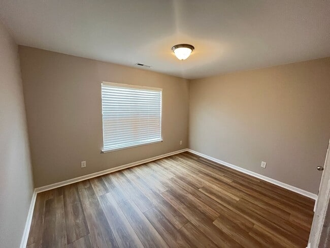 Building Photo - Pet Friendly, Three Bedroom with Bonus Room Home with Garage in Longs is Available Now!