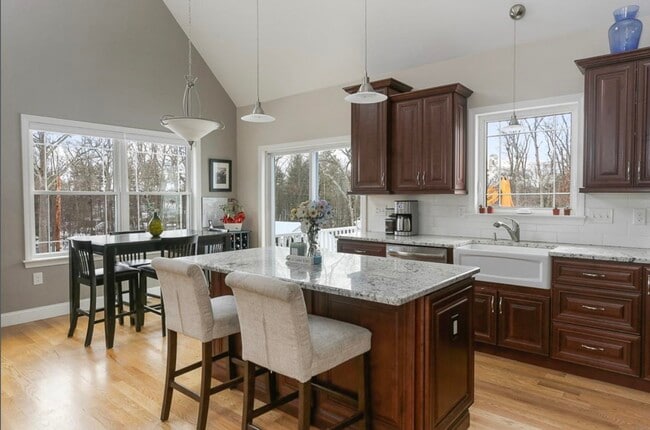 Building Photo - 9 Gulliver Ave