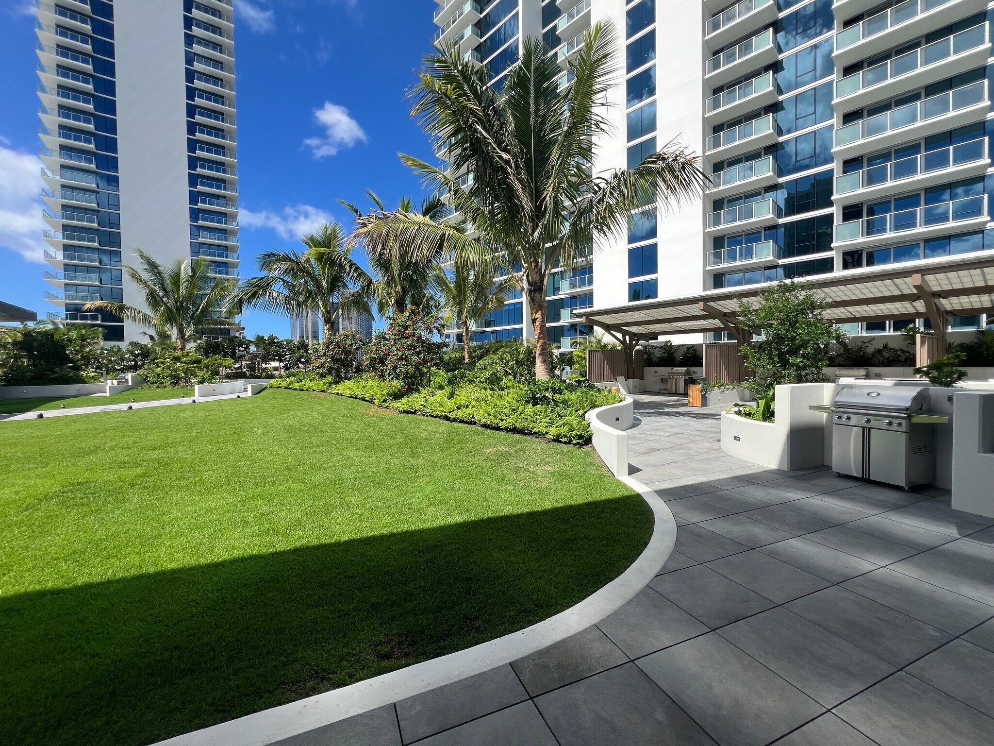 BBQ Area - 1515 Liona St