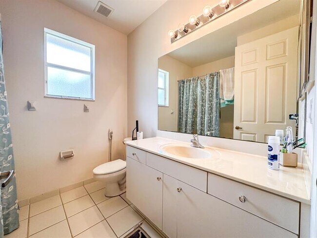 Building Photo - 4335 Coventry Pointe Way