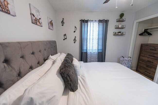 Building Photo - 9108 Peach Tree Ln