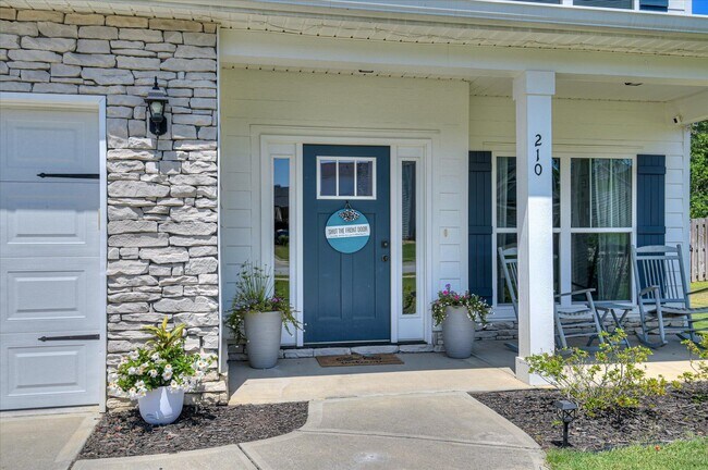 Building Photo - 210 Pebble Ln