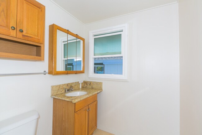 Building Photo - 828 Oneawa St