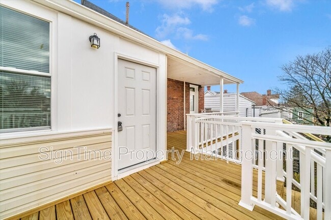 Building Photo - 25 Wayside Ave