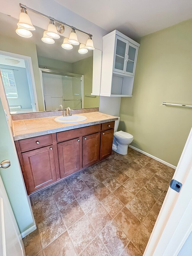 Building Photo - Beautiful North Creek Condo