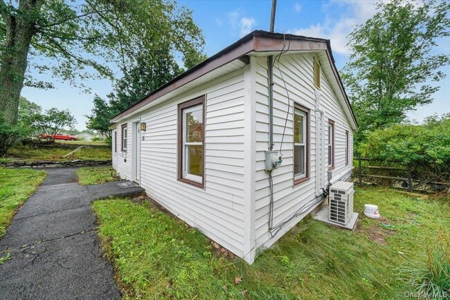 Building Photo - 15 Old Westbrookville Rd