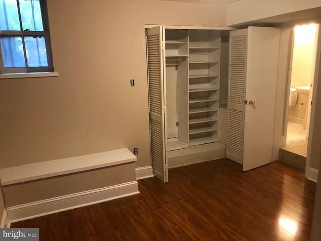 Building Photo - 1906 Fairmount Ave