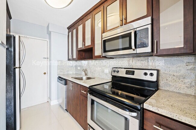 Building Photo - 5313 Collins Ave