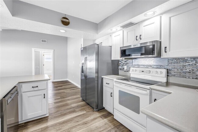 Building Photo - 5771 Timberlake Dr