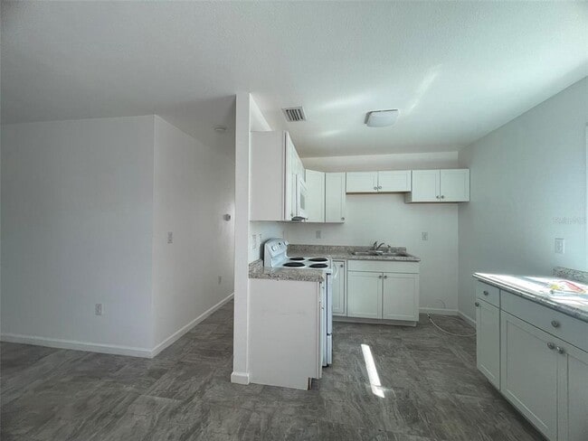 Building Photo - 525 E Helen Ave