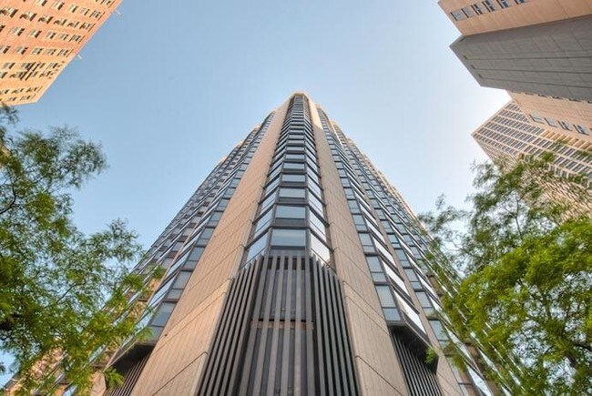 Building Photo - 1106 N Dearborn St