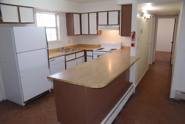 Building Photo - 604 Arno St NE