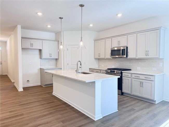 Building Photo - 334 Silverleaf Trl