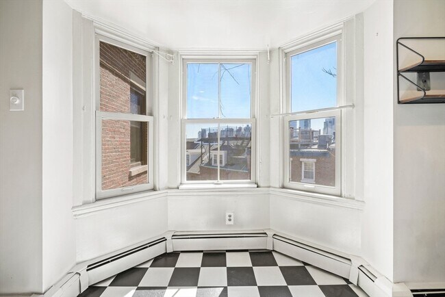 Building Photo - 28 Chestnut St