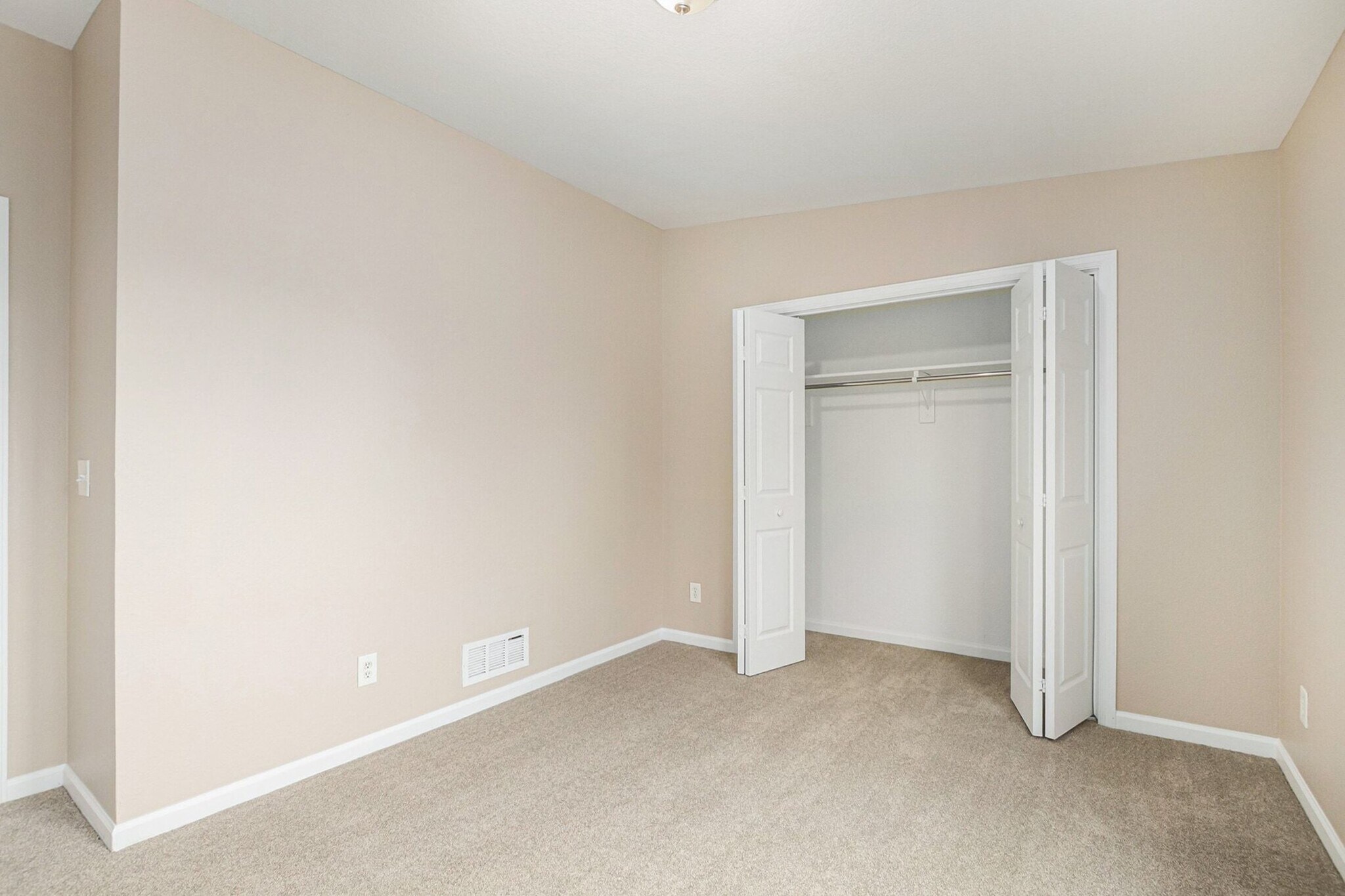 Building Photo - 16373 E 17th Pl