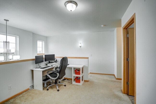 Building Photo - 818 Redan Dr