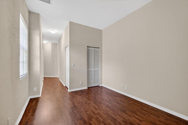 Building Photo - 4991 Bonsai Cir