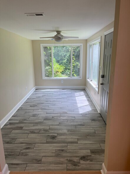 Building Photo - 119 Wilmot Dr